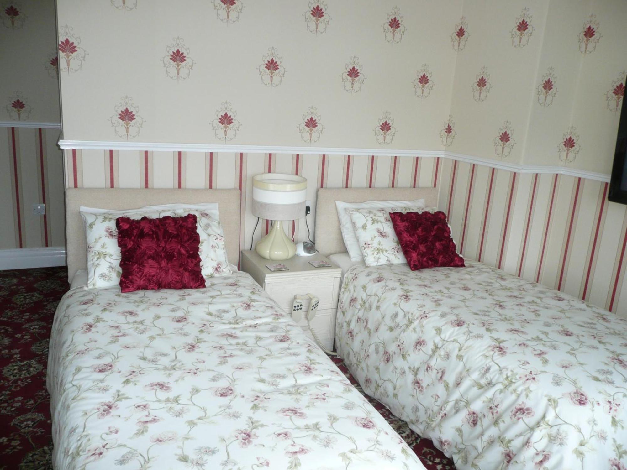 Cherry Blossom Guest House Уитби Экстерьер фото