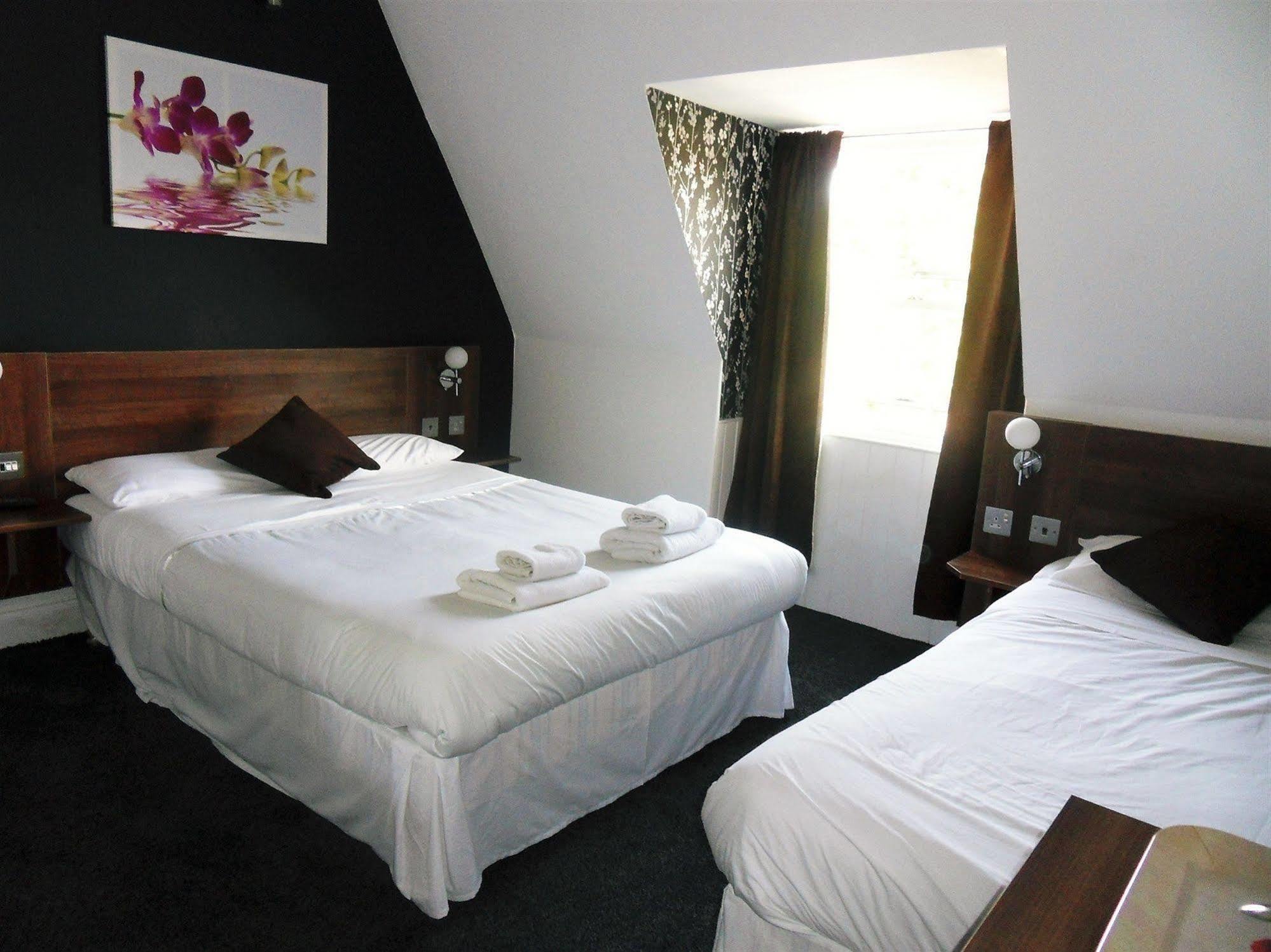 Cherry Blossom Guest House Уитби Экстерьер фото