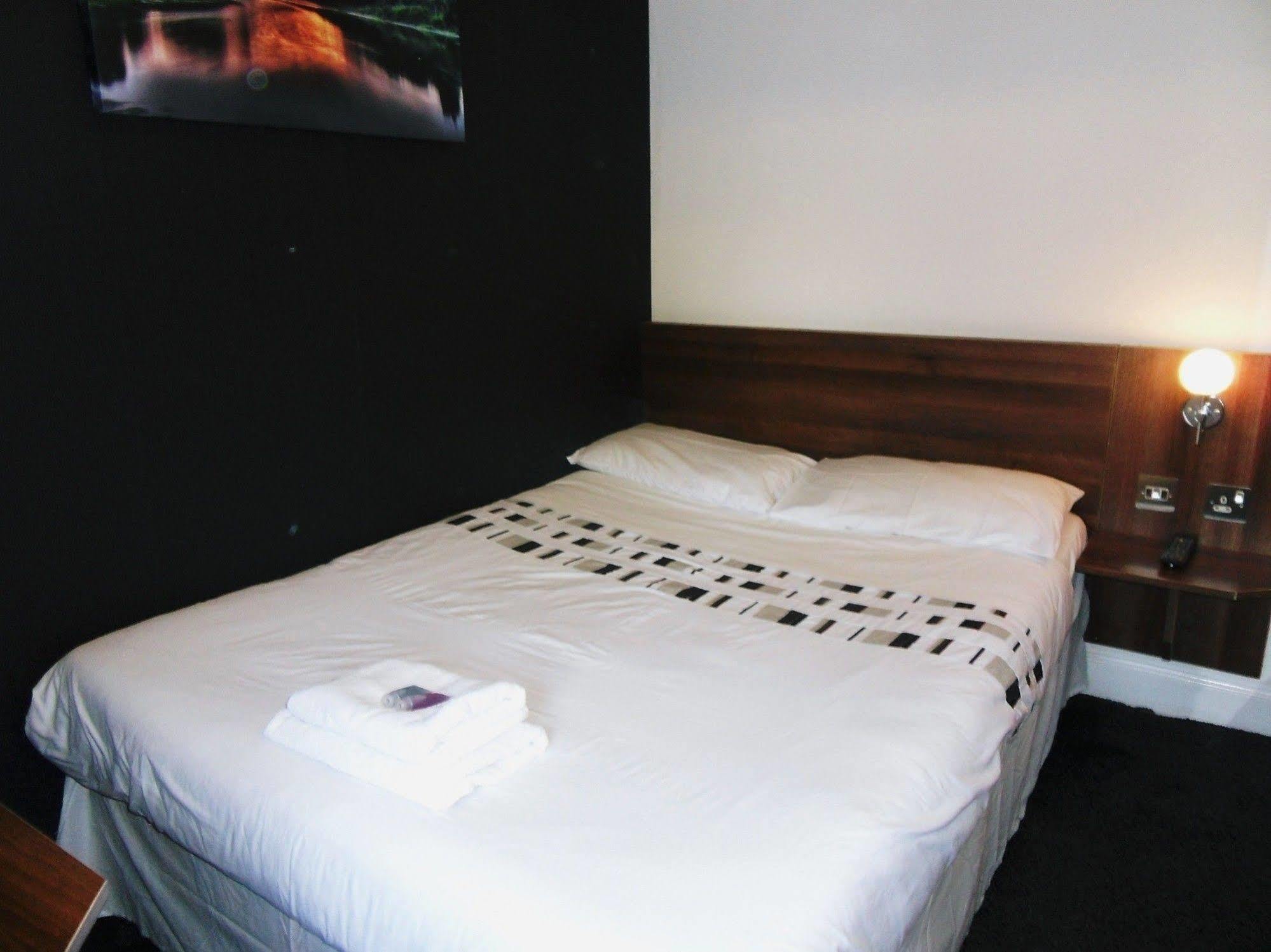 Cherry Blossom Guest House Уитби Экстерьер фото