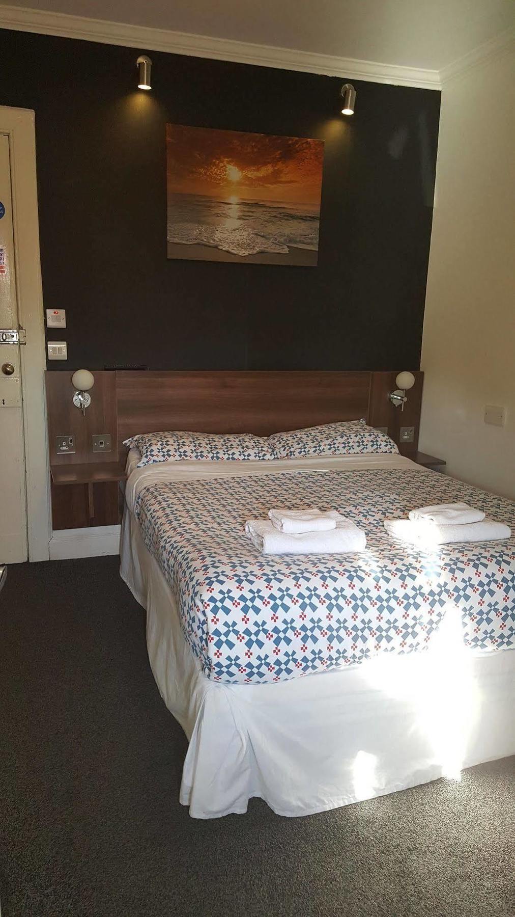 Cherry Blossom Guest House Уитби Экстерьер фото